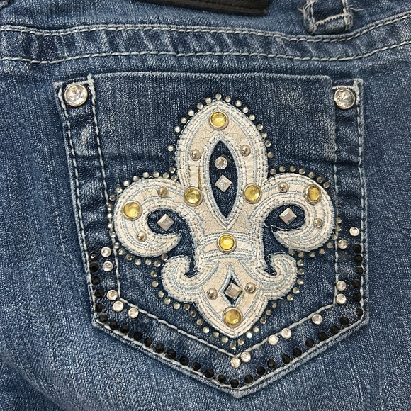 Cello Women’s Jeans, junior size 5, low-rise skinny fit, slight flare, bling - Picture 9 of 10